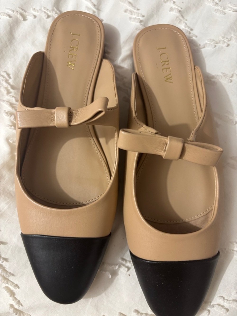 J. Crew Two-Tone Beige Leather Mules with Black Cap Toe and Bow - Picture 3 of 5